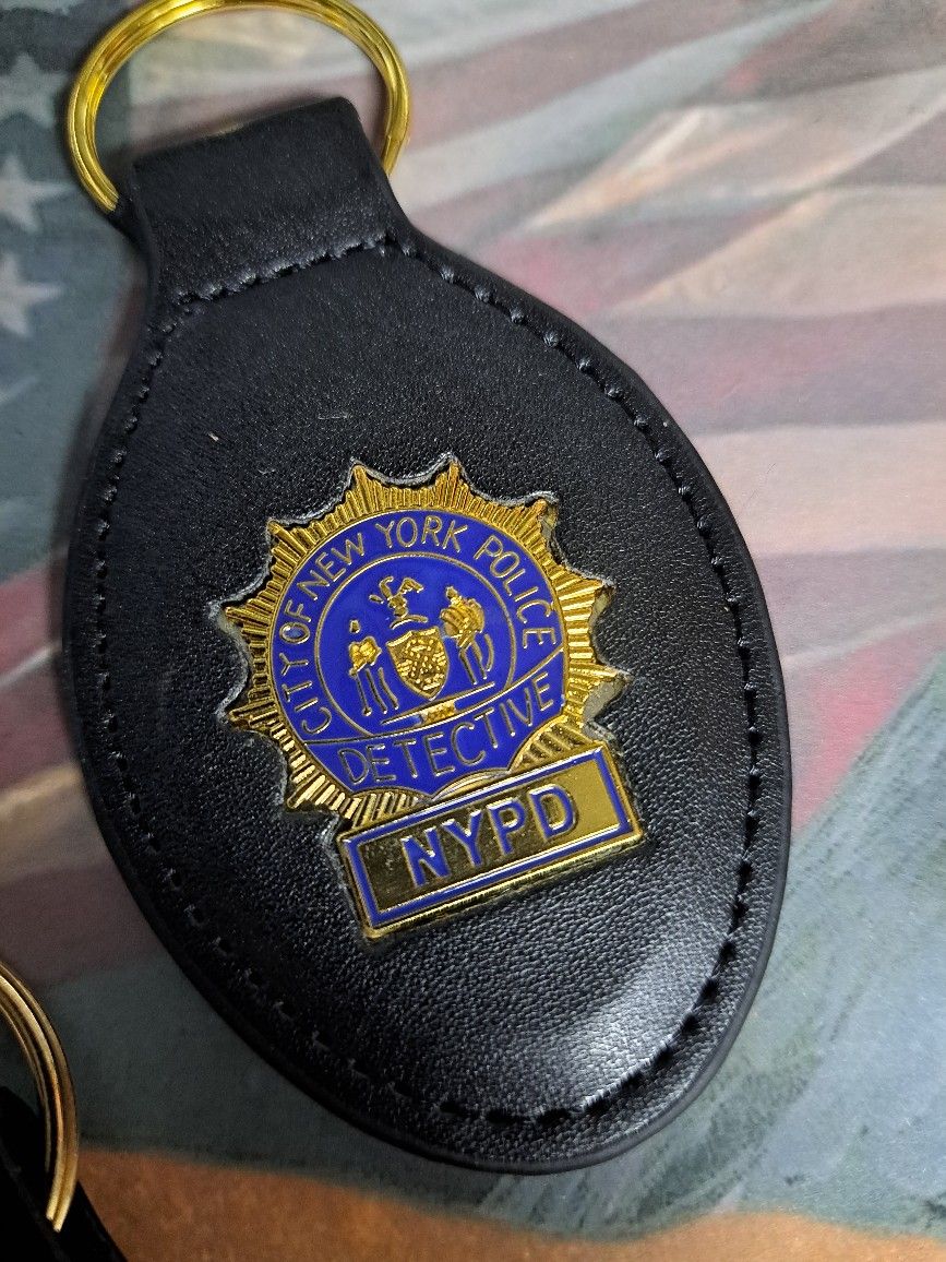 NOVELTY NYPD NYC KEY FOB HOLDERS (4) LOT