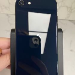 iPhone SE 64GB Unlocked ID: 39234