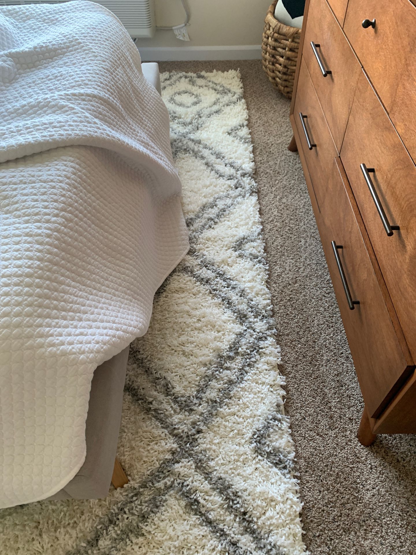 Geometric white and grey area rug