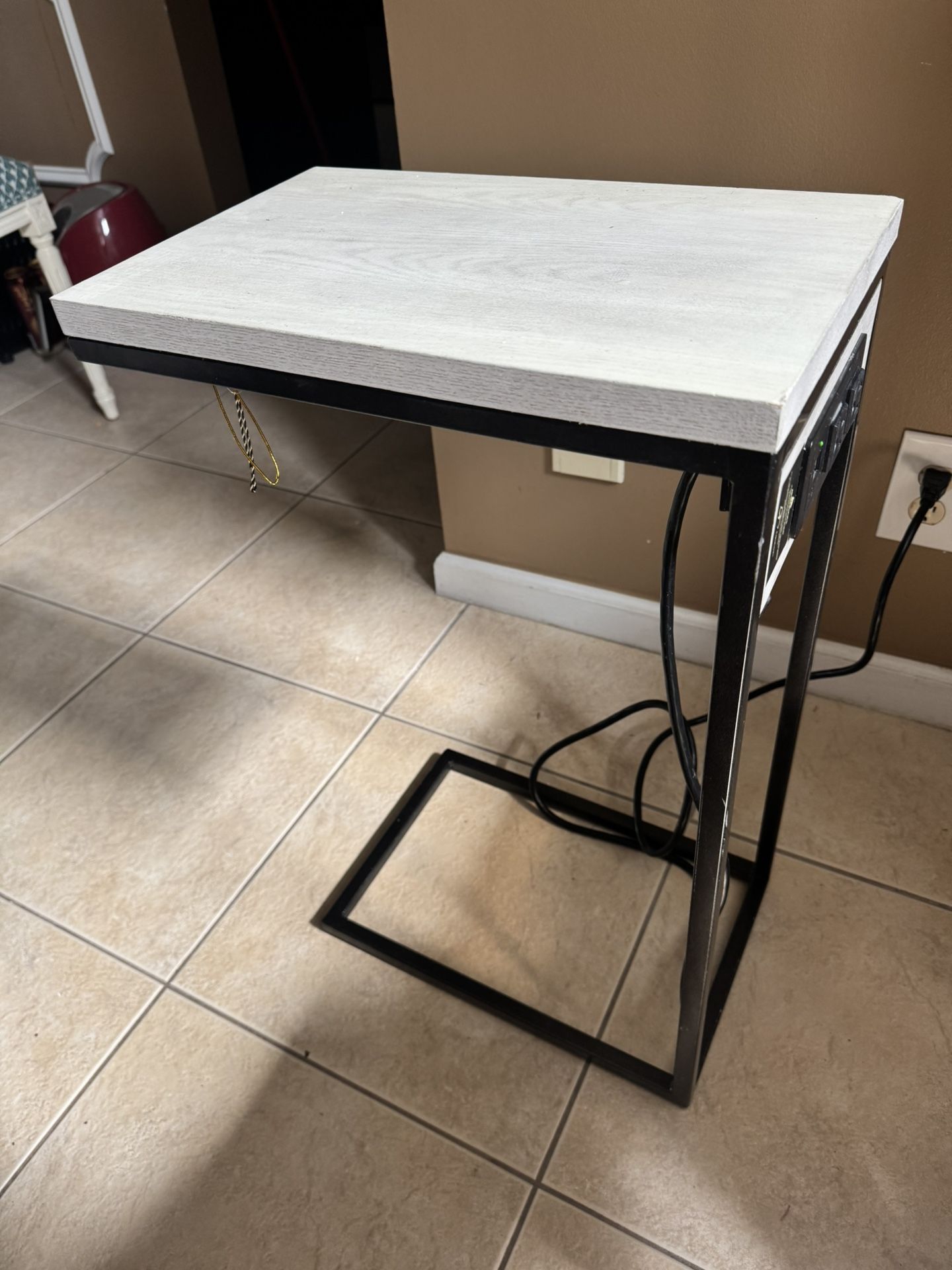 Tainoki Charging Station Desk End Table