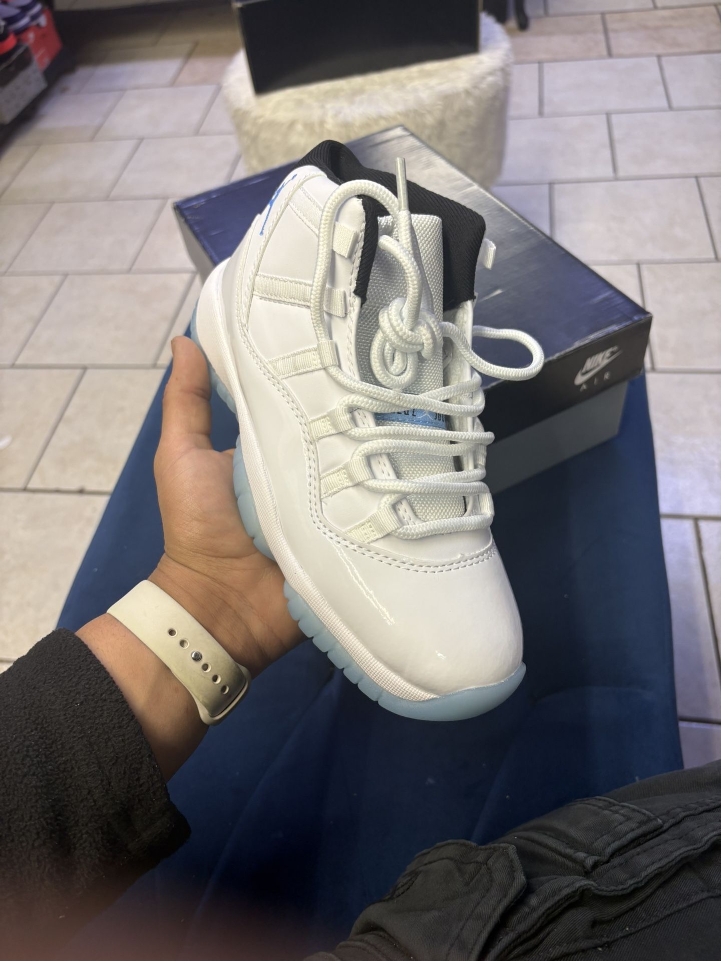 Jordan 11 Legend Blues 170/OBO