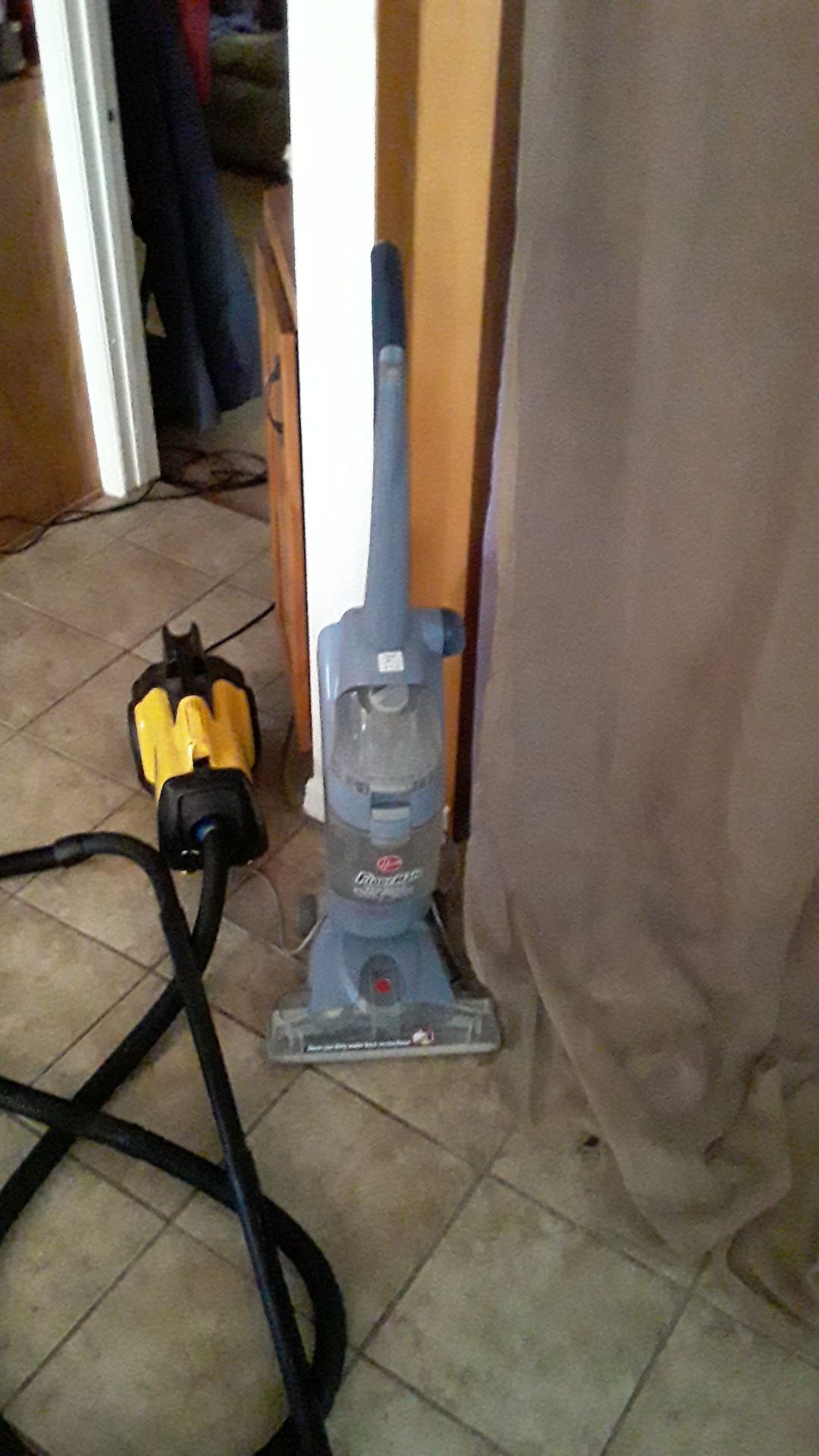 FloorMate Hardwood tile wet vacuum