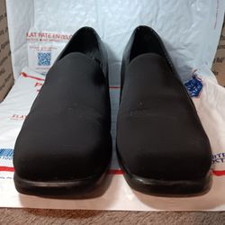 AeroSoles Women’s Black Leather/fabric Slide On Wedge Square Toe Shoes.
Bottom says 7 but inside says 7W