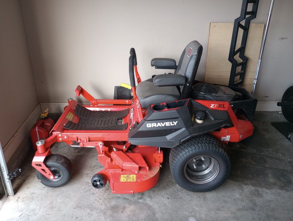 Gravely ZT XL 48-in Riding Lawn Mower