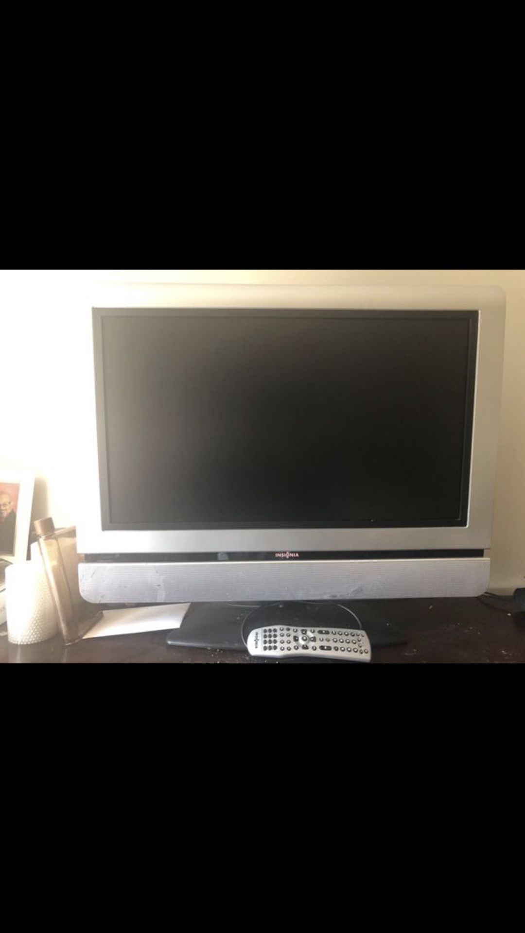 27 inch insignia with remote