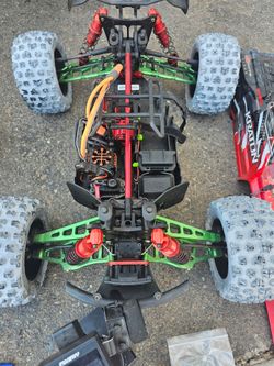 Arrma kraton 4x4 6s rtr come with Arrma typhoon rc