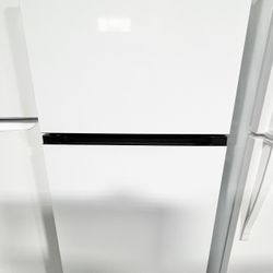 NEW 28” LG Refrigerator Garage Ready 17.5cu.ft.