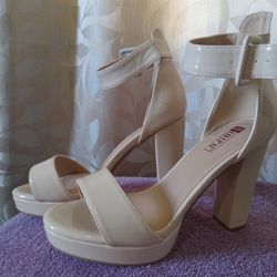 Size 6 Heels *New*