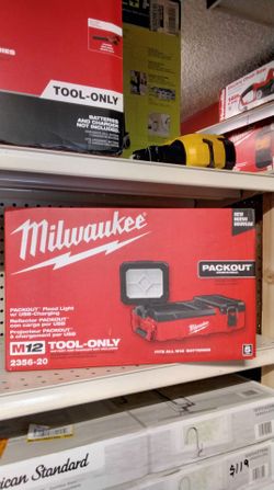 MILWAUKEE M12 PACKOUT FLOOD LIGHT W/ USB - CHARGING (TOOL ONLY)