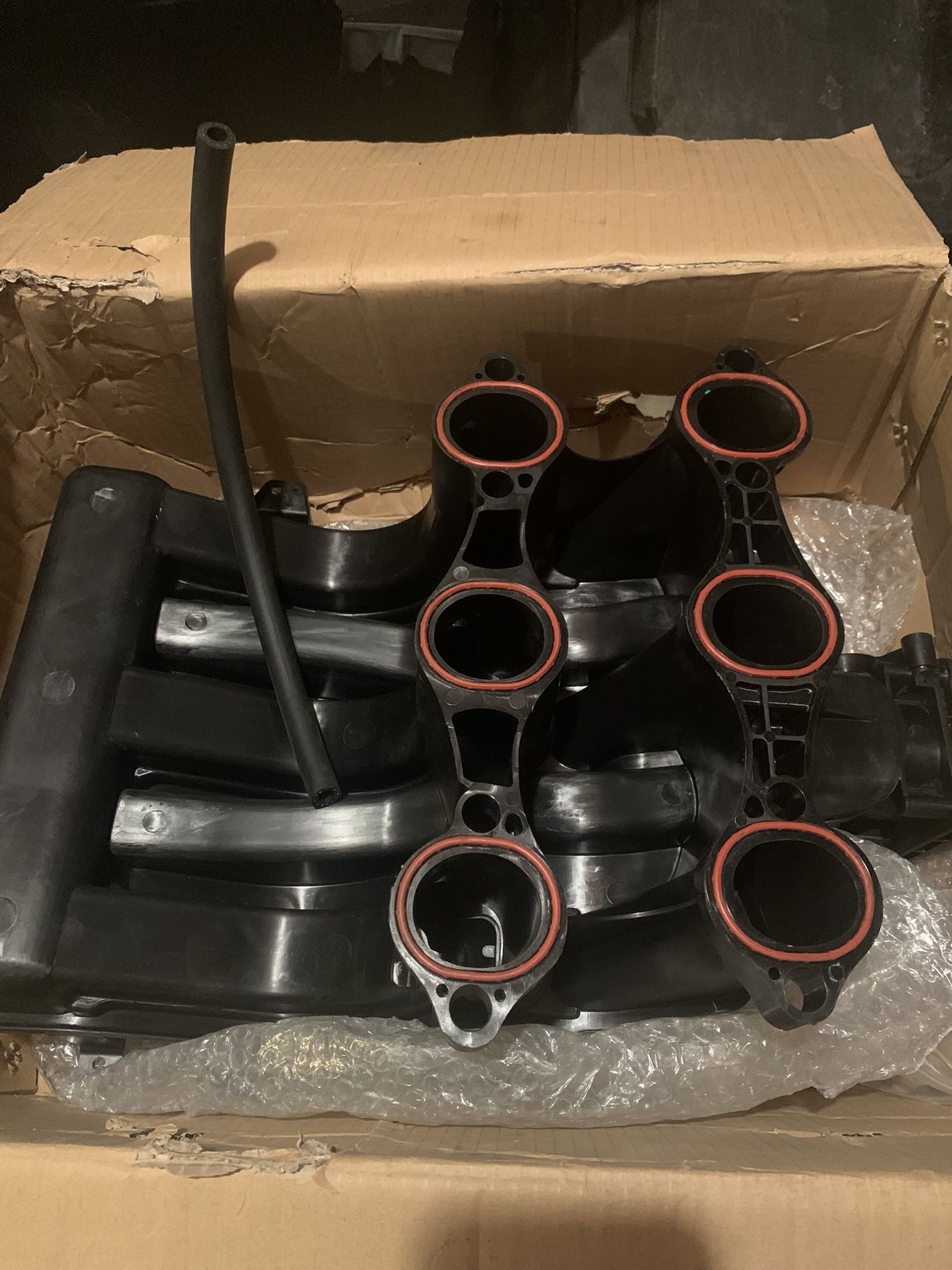 Upper Intake Manifold, Ford Or Mercury