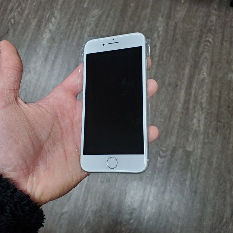 Unlocked iPhone 8 📱 – Compatible with All Carriers! Get Yours Today!