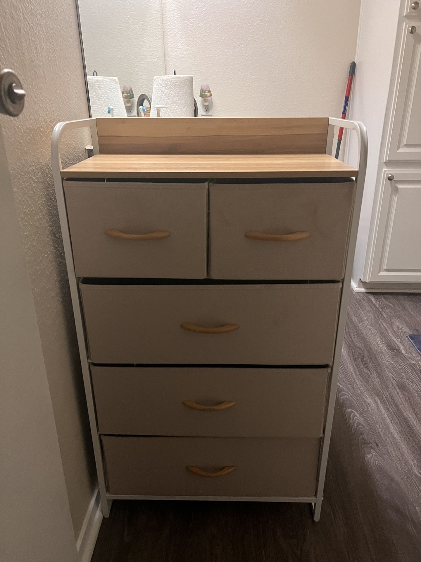 Makeup Dresser