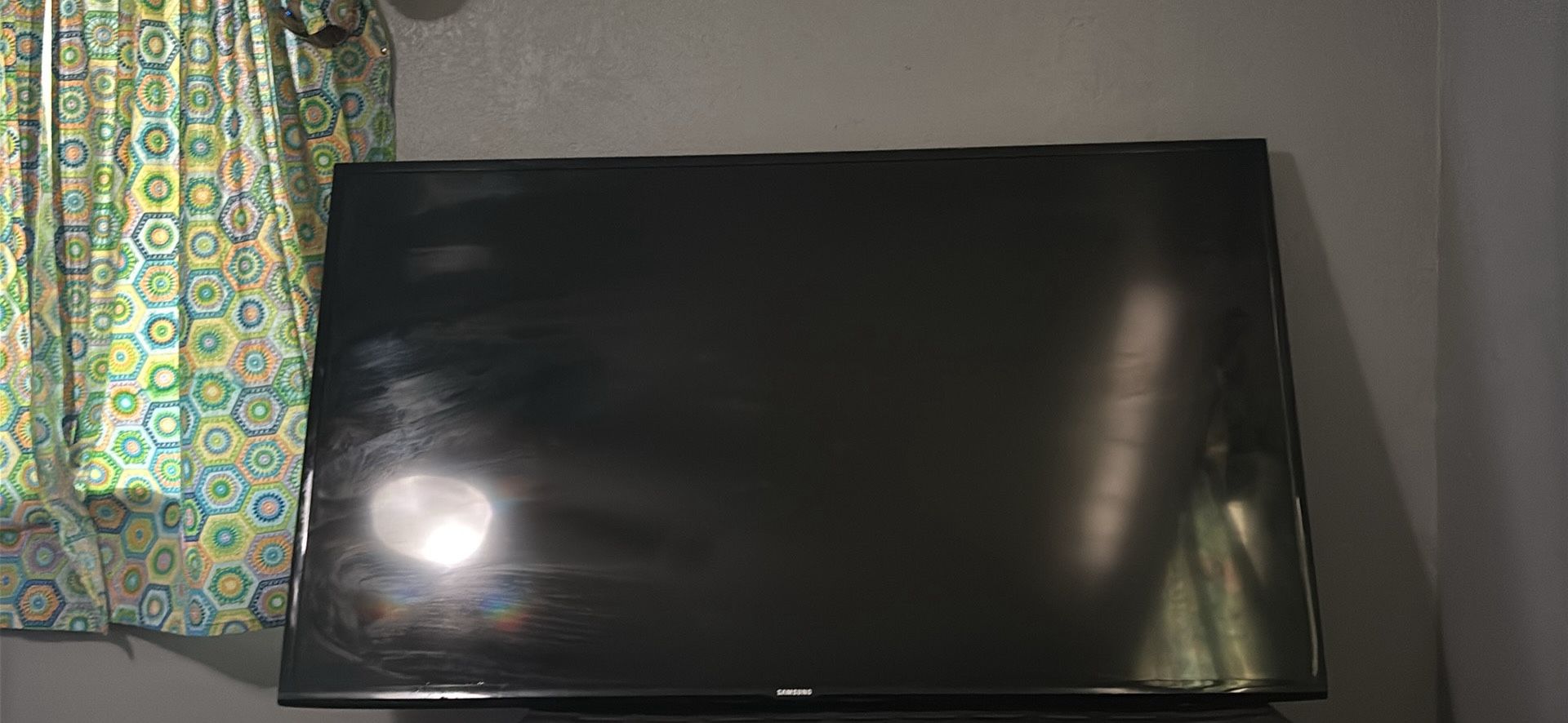 55 Inch Samsung Tv With A Tv Mount 