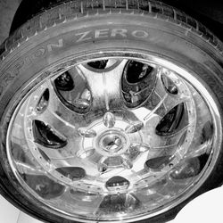 HUGE 25 inch chrome Giavanni Truck Rims! Set of 4. Available As/Is. Tires Included, but replacing is recommended. 