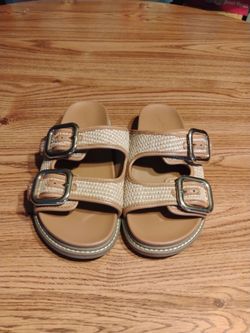 Universal Thread Sandals (Size 8)