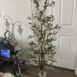 Pretty artificial plant 5 ft tall Olive tree comes with Realistic Olives ! Brand New 