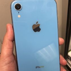 iPhone XR 256gb | Unlocked | Store Warranty | Comes with cable and charger 