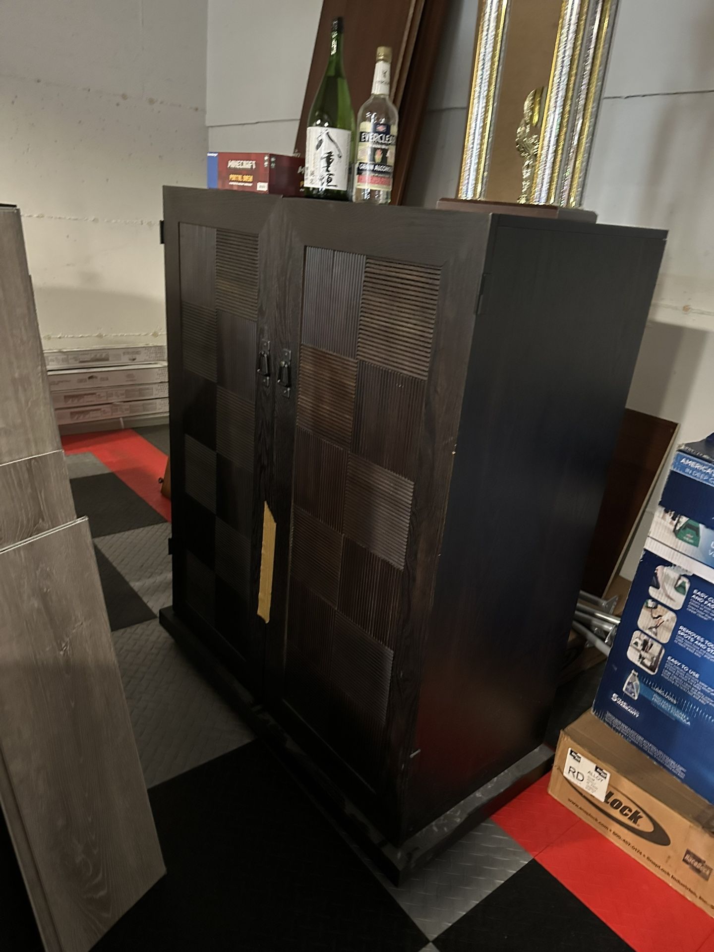 Free Armoire /TV Hutch