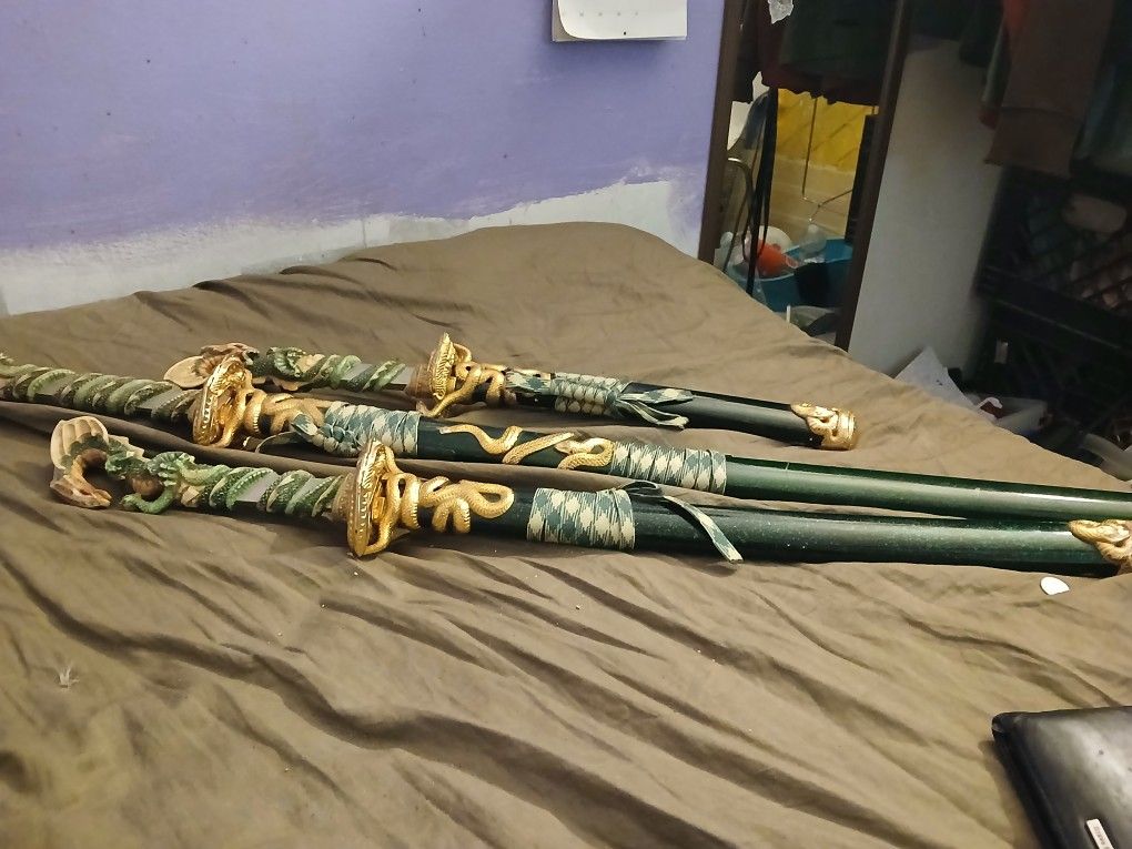 marto of Spain gold kitana set