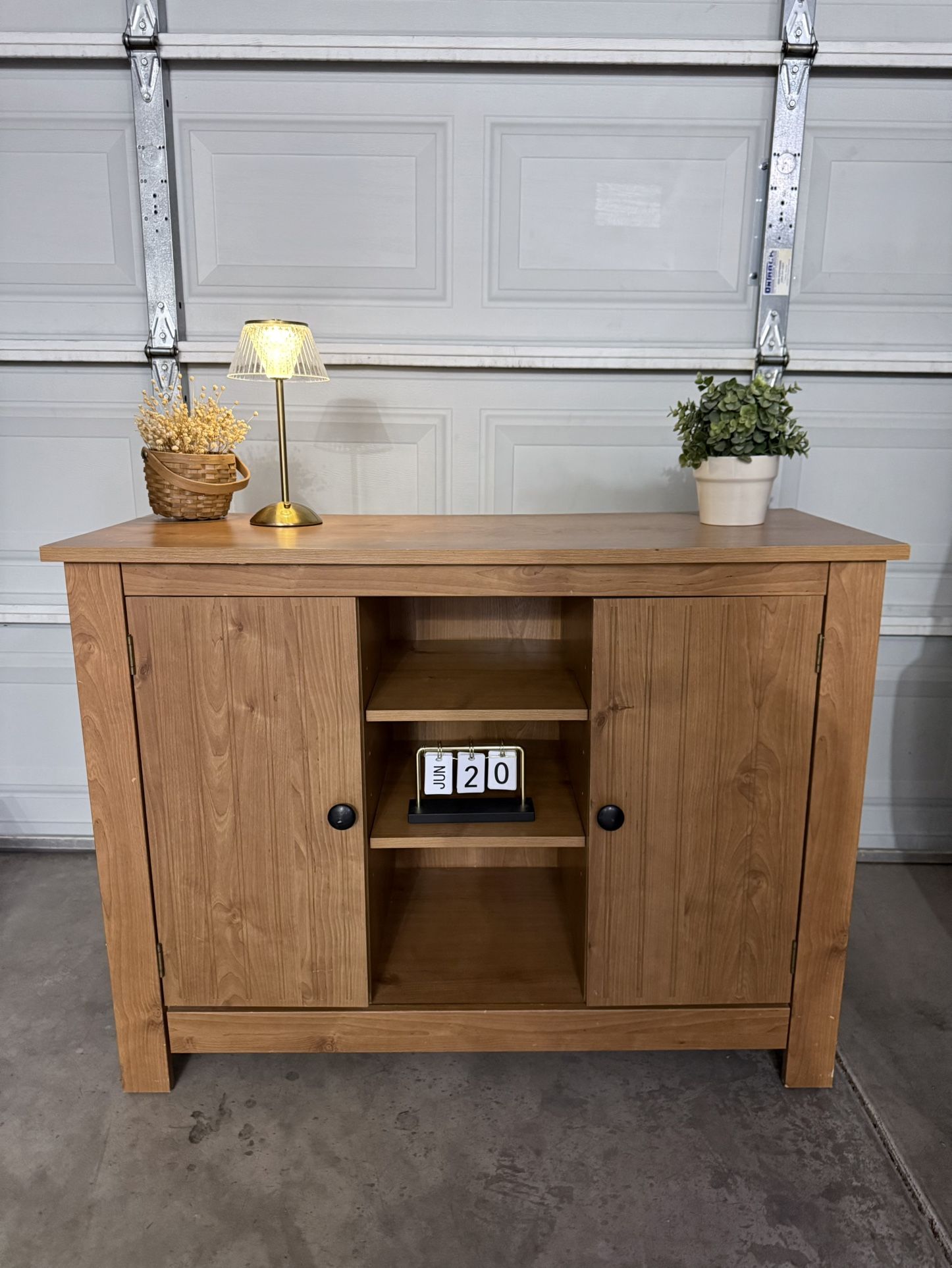 Buffet/cabinet/sideboard