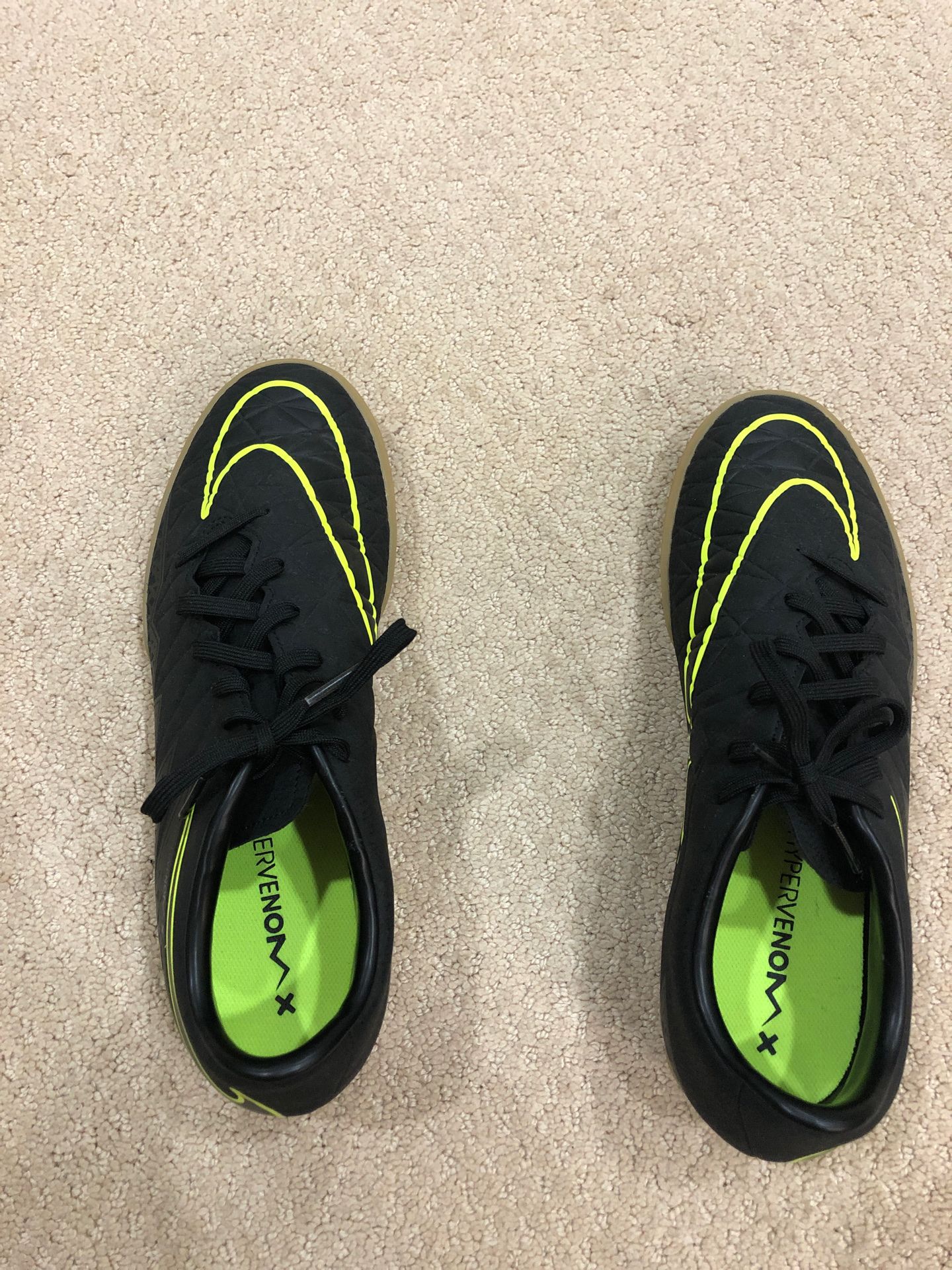 Indoor Soccer Shoes Size: 8