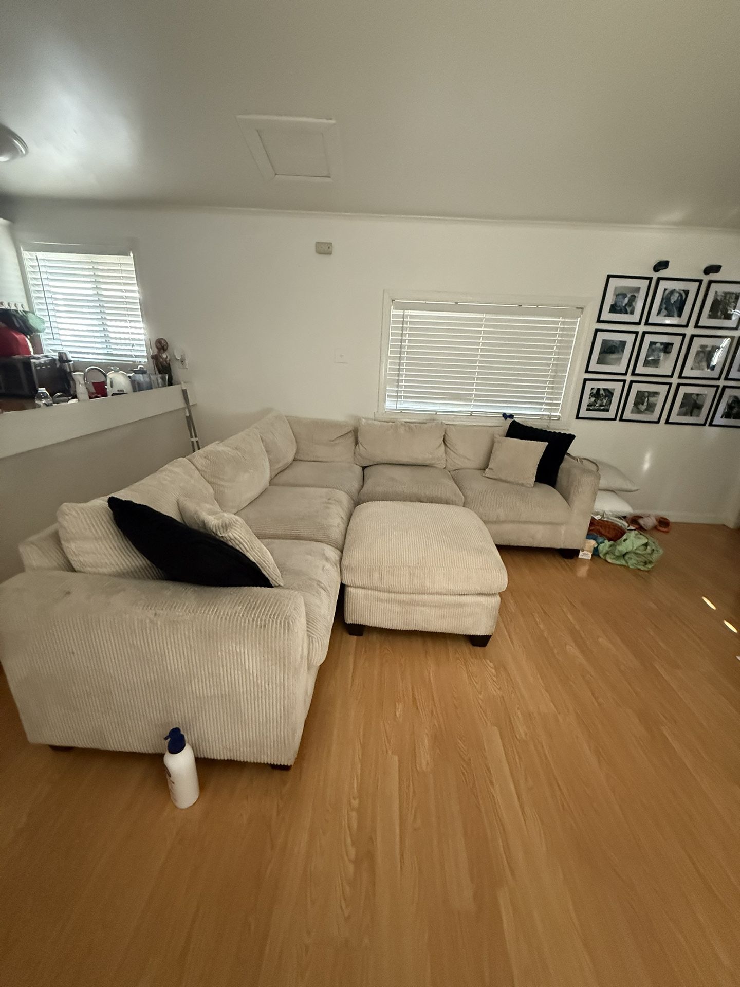 Sectional/ Couches