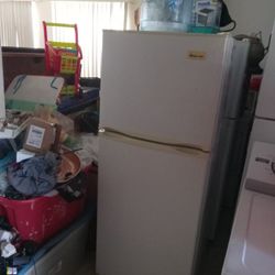 Magic Chef Refrigerator Width 24" Height 59"