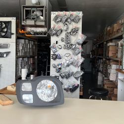 2002 To 2004 Nissan Xterra Headlight Passenger Side Assembly #324 FB402