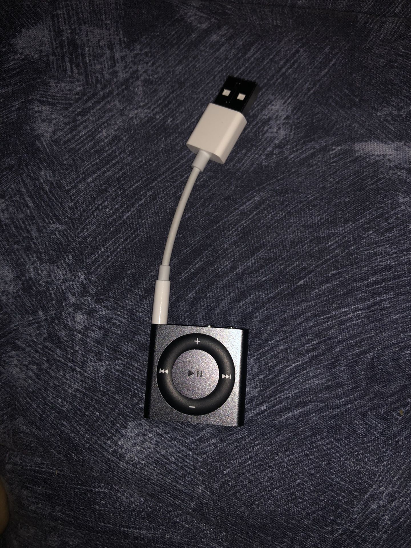 iPod shuffle with charger