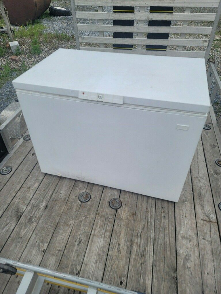 CHEST FREEZER