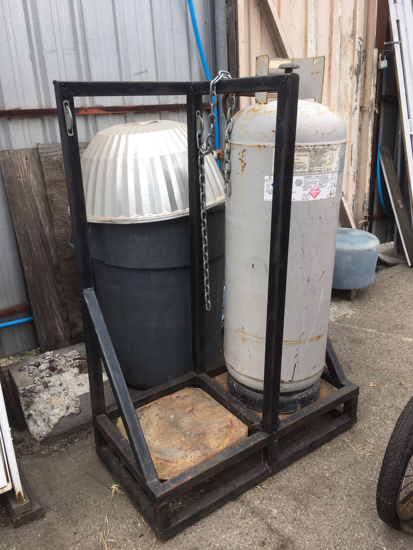 Dual tank scale. Fits 100lb Propane Or Oxygen Bottles.