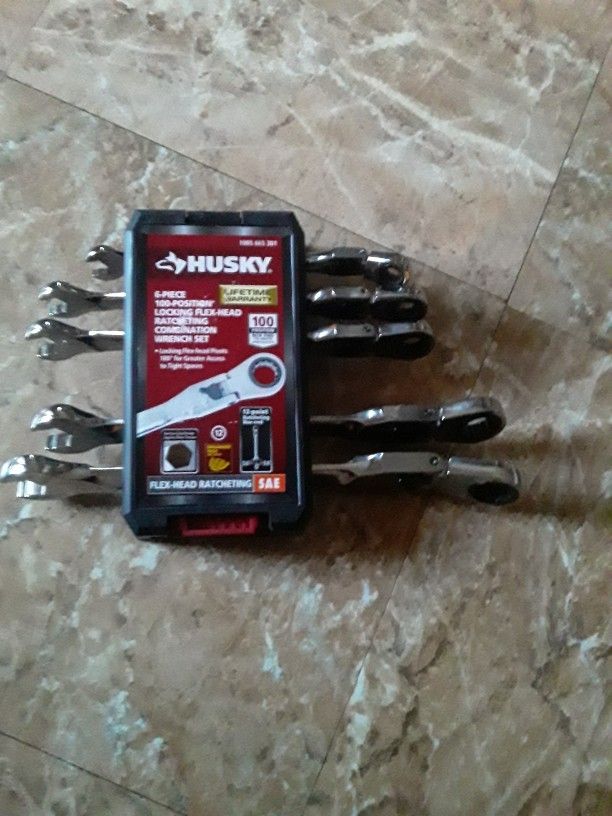 husky 5 piece 100 position locking flex-head ratcheting combination wrench set