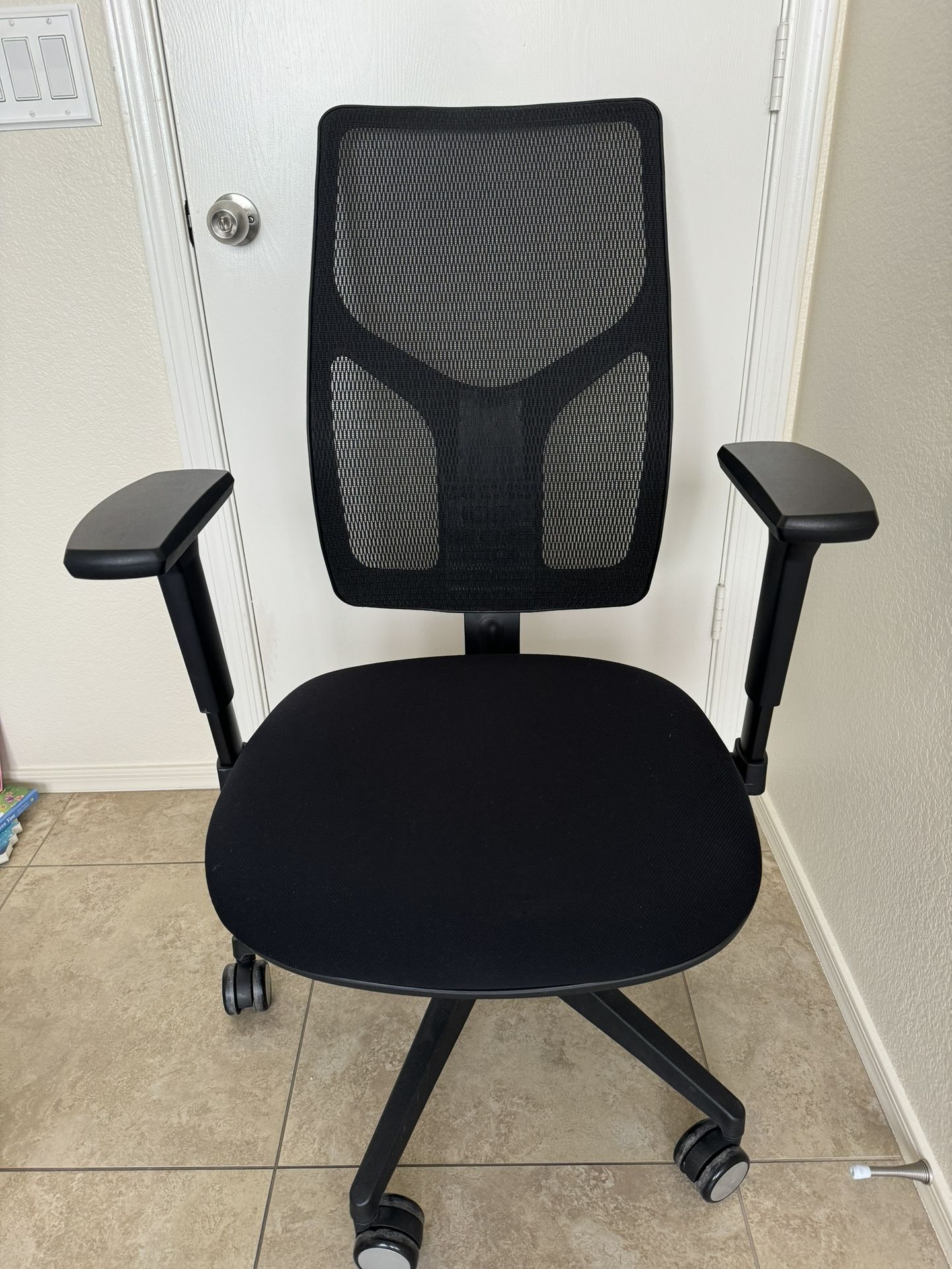 Very nice high Quality Black Office chair