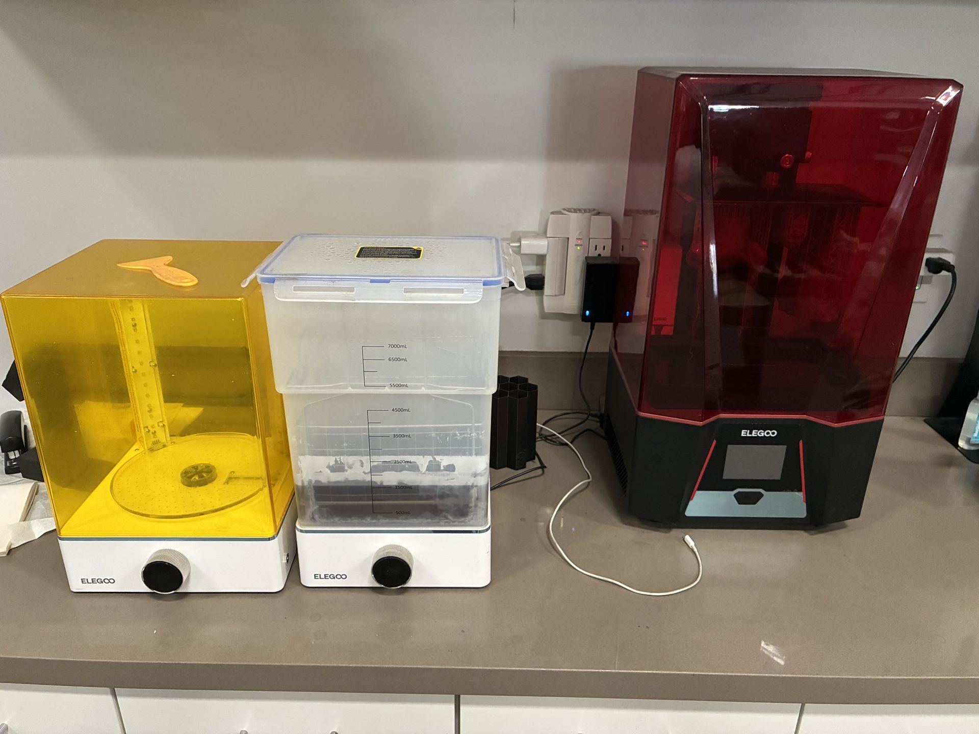 Elegoo Saturn 2 8k 3D Printer. Includes Washer And UV Light Curator
