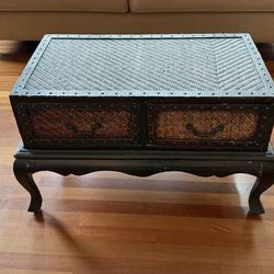 Chest coffee table with drawers