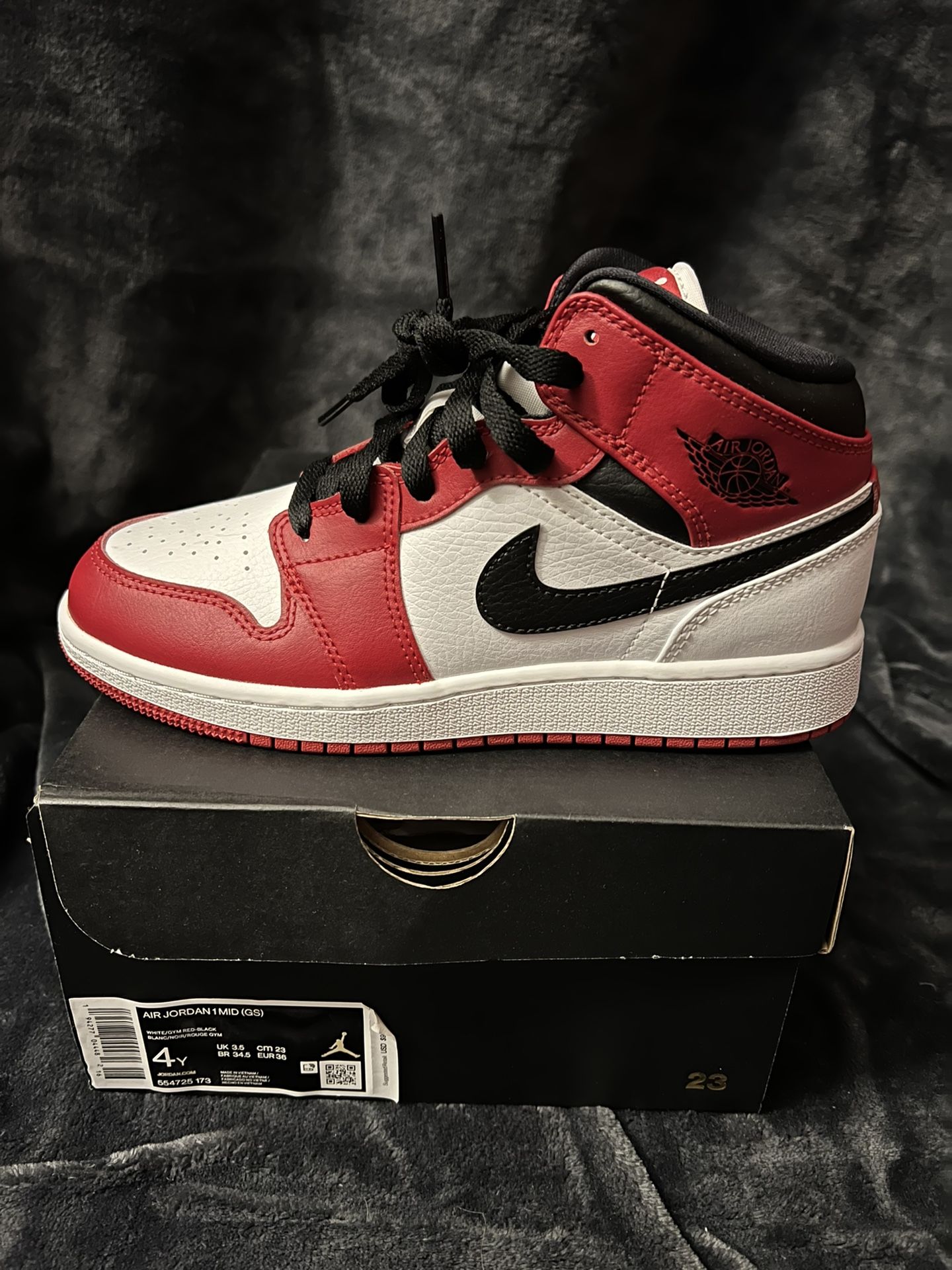 Jordan Mid Chicago White Heel size 4y