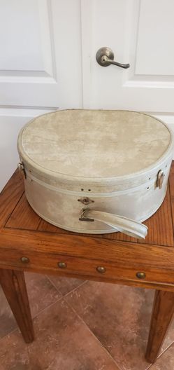 Vintage 1950 Samsonite Round hat box train case suitcase