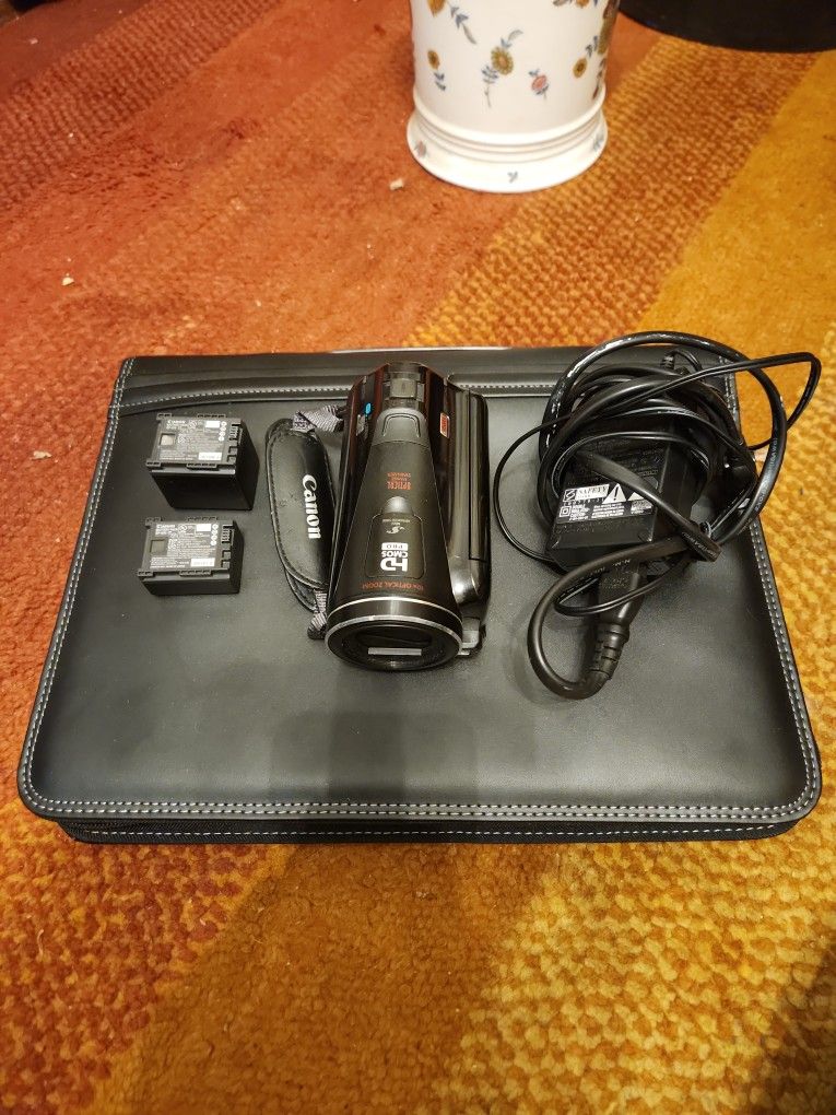 Canon Vixia HF M40 With Charger And Original Battery And Extended Battery