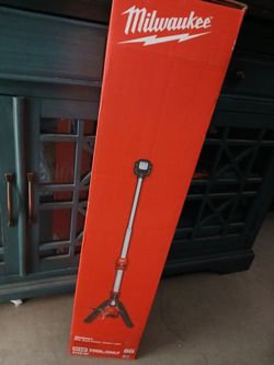(×1)Milwaukee M12 Rocket Tower Light