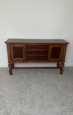 Hammary wooden hutch