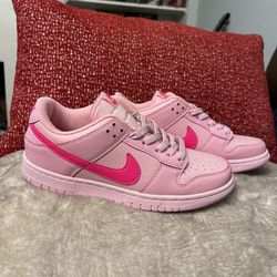 Nike Dunk Triple Pink Sz 7