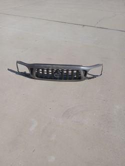 01 to 04 grille toyota tacoma (oem) Black color