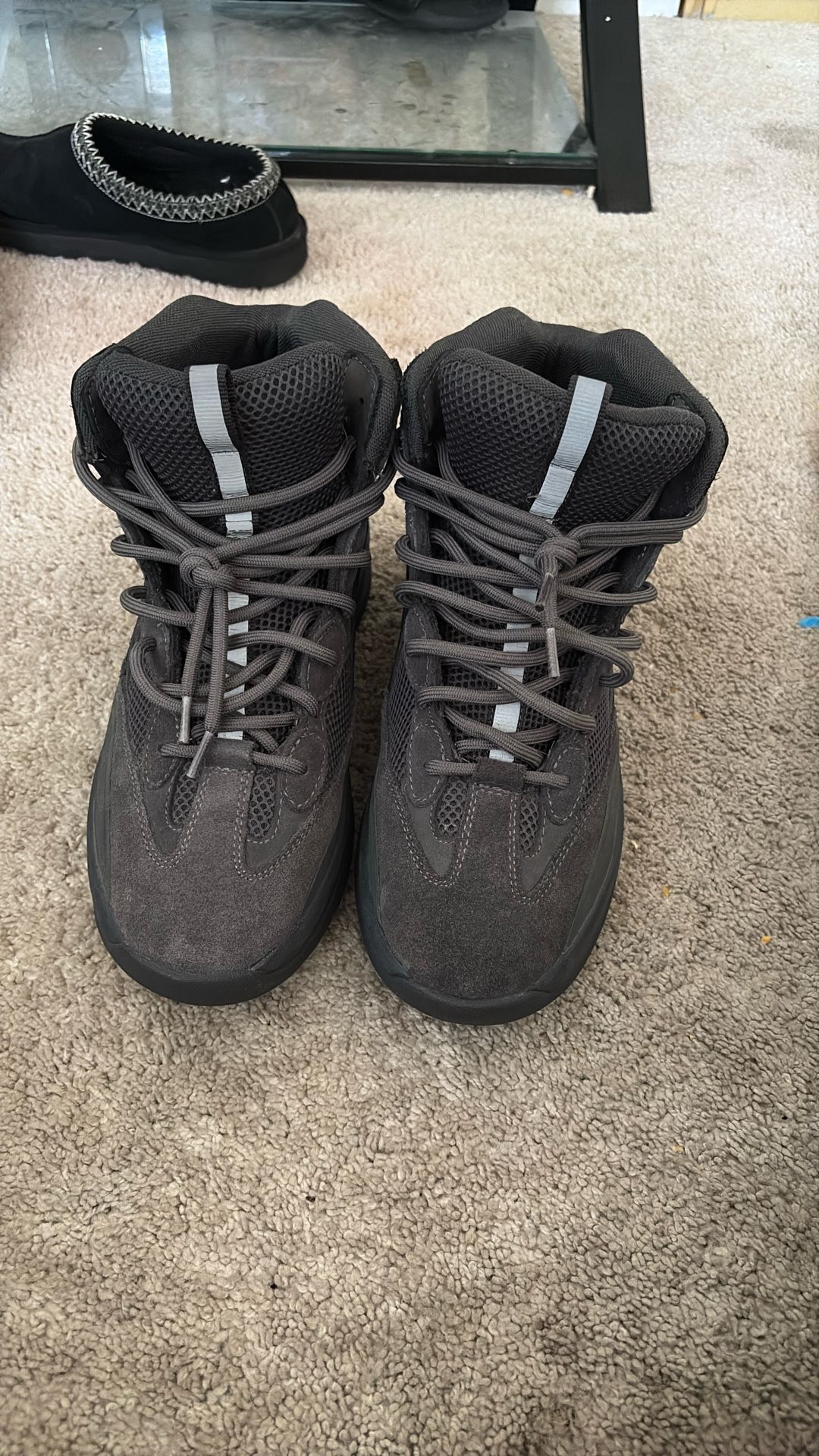 Yeezy Boot graphite season 6