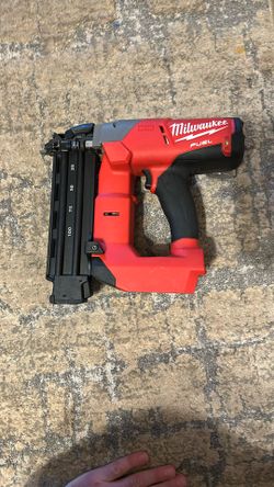 MILWAUKEE 2740-20 M18 FUEL 18 GAUGE BRAD NAILER (TOOL-ONLY) USED.