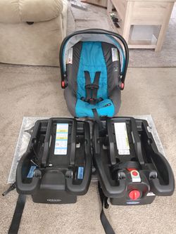 Graco Infant Car Seat and 2 Bases - Travel System