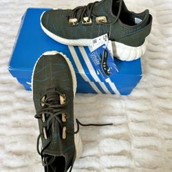 Adidas Women’s Sneakers Size 7