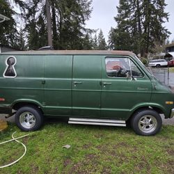 1977 Dodge B200 Royal Tradesman Shorty
