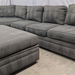 🛋️ Modern Gray Sectional Couch With Ottoman - Deep Cleaned + FREE Delivery (Columbus Area)