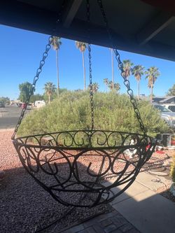 Hanging plant basket or fruit basket in black metal wire 14” diameter
