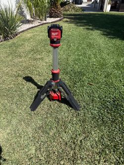 milwaukee rocket dual power tower light
